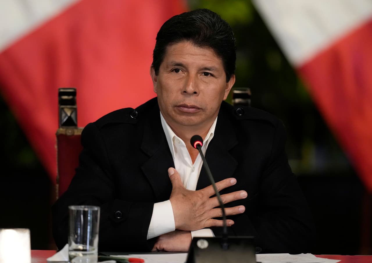 El Congreso de Perú destituye al presidente Pedro Castillo horas después de que el mandatario anunciara su disolución