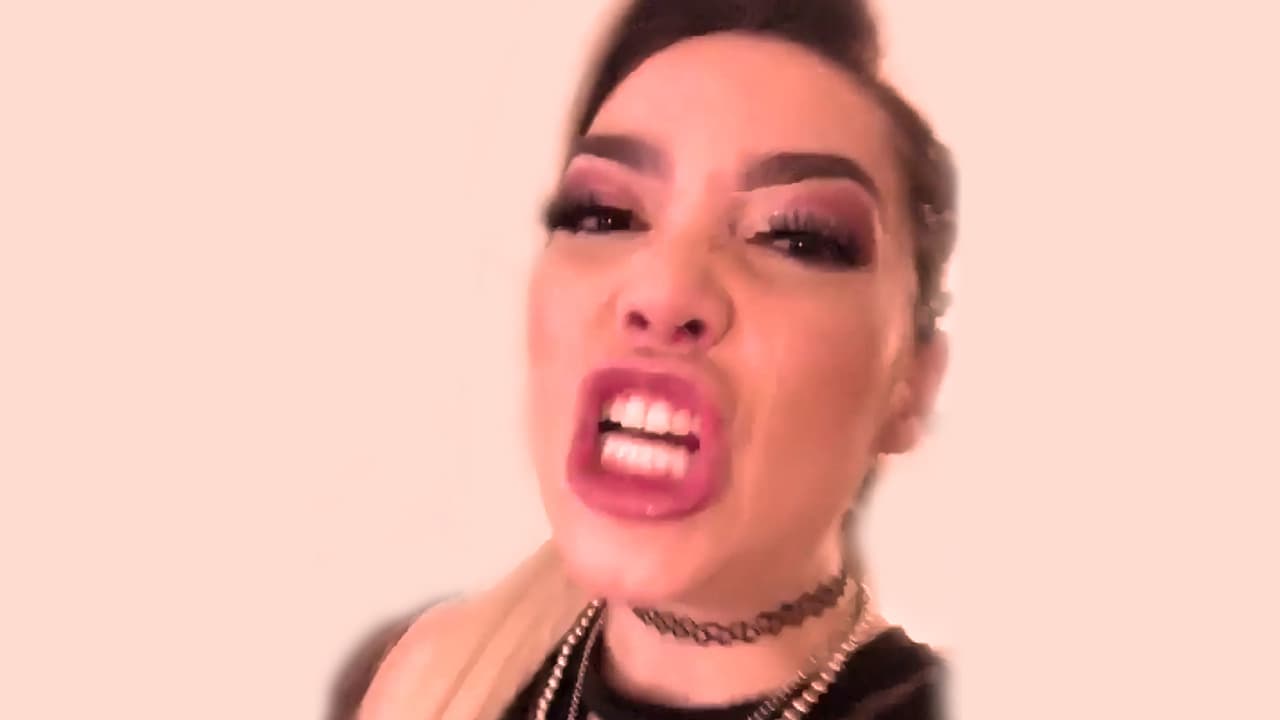 “Eres un diablo”: Frida Sofía dispara insultos (algunos impublicables) contra una reportera digital