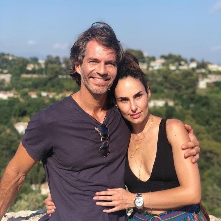 <b><a href="https://www.univision.com/temas/ana-serradilla" target="_blank">Ana Serradilla</a></b> sorprendió al revelar que hace poco más de un año se convirtió en 
<b><a href="https://www.univision.com/famosos/ana-serradilla-llegara-al-altar-pronto-pero-quien-es-su-prometido-raul-martinez-ostos-fotos">esposa de Raúl Martínez Ostos</a></b>.