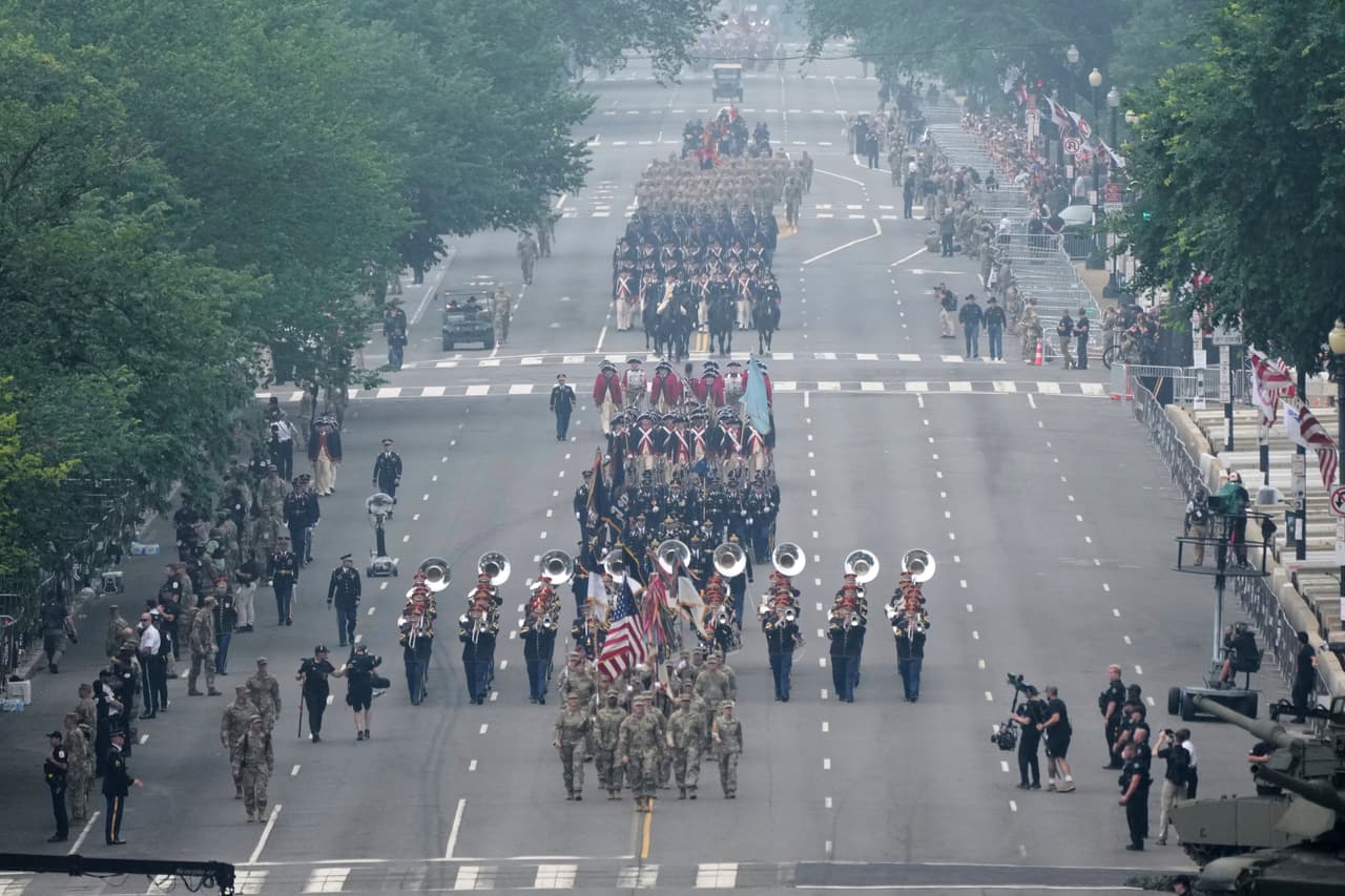<b>El desfile contó con la participación de aproximadamente 6,600 soldados, más de 150 vehículos militares </b>—incluyendo tanques y transportes blindados— y 50 aeronaves de combate y exhibición.