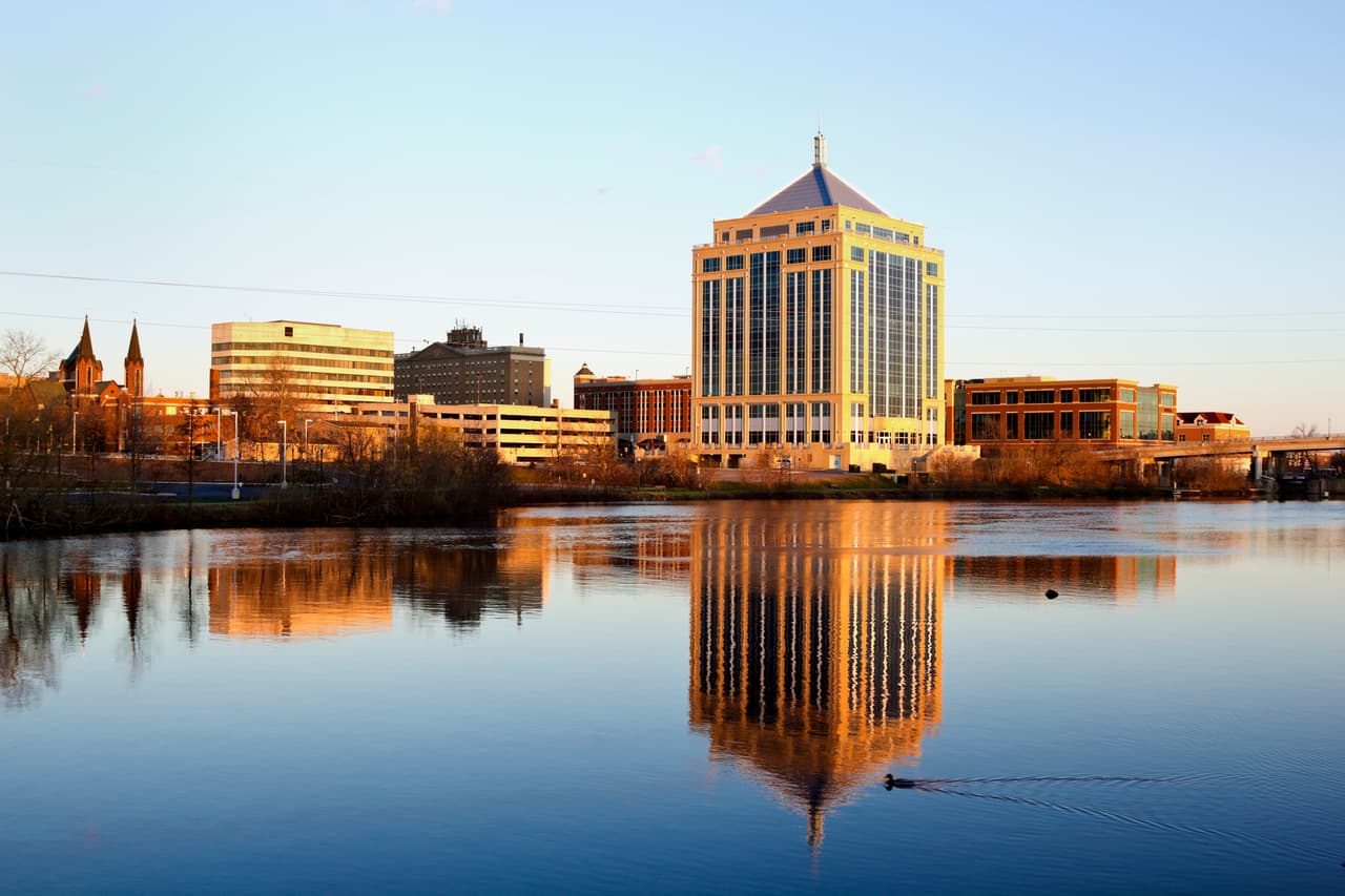 <b>Puesto 18: Wausau, Wisconsin.</b> El 77.5% de los hogares gasta menos del 30% de sus ingresos en vivienda, mejor que en la mayoría de las áreas metropolitanas. El costo promedio de la vivienda es de 879.32 dólares por mes.
<br>