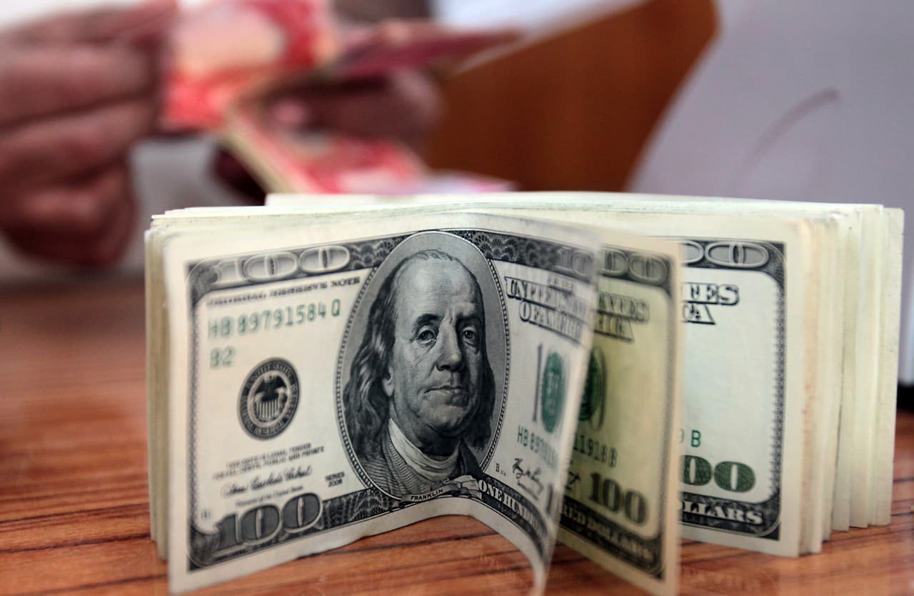 <b>¿Cómo puedes verificar si recibirás el pago directo? </b>Visite el portal 
<a href="https://www.irs.gov/coronavirus/get-my-payment" target="_blank">irs.gov</a> para verificar el estatus de su primer y segundo pago usando la herramienta
<b> ‘Get My Payment’.</b> Si no recibe un depósito directo a principios de enero, busque en su buzón una tarjeta de débito o un cheque en papel.