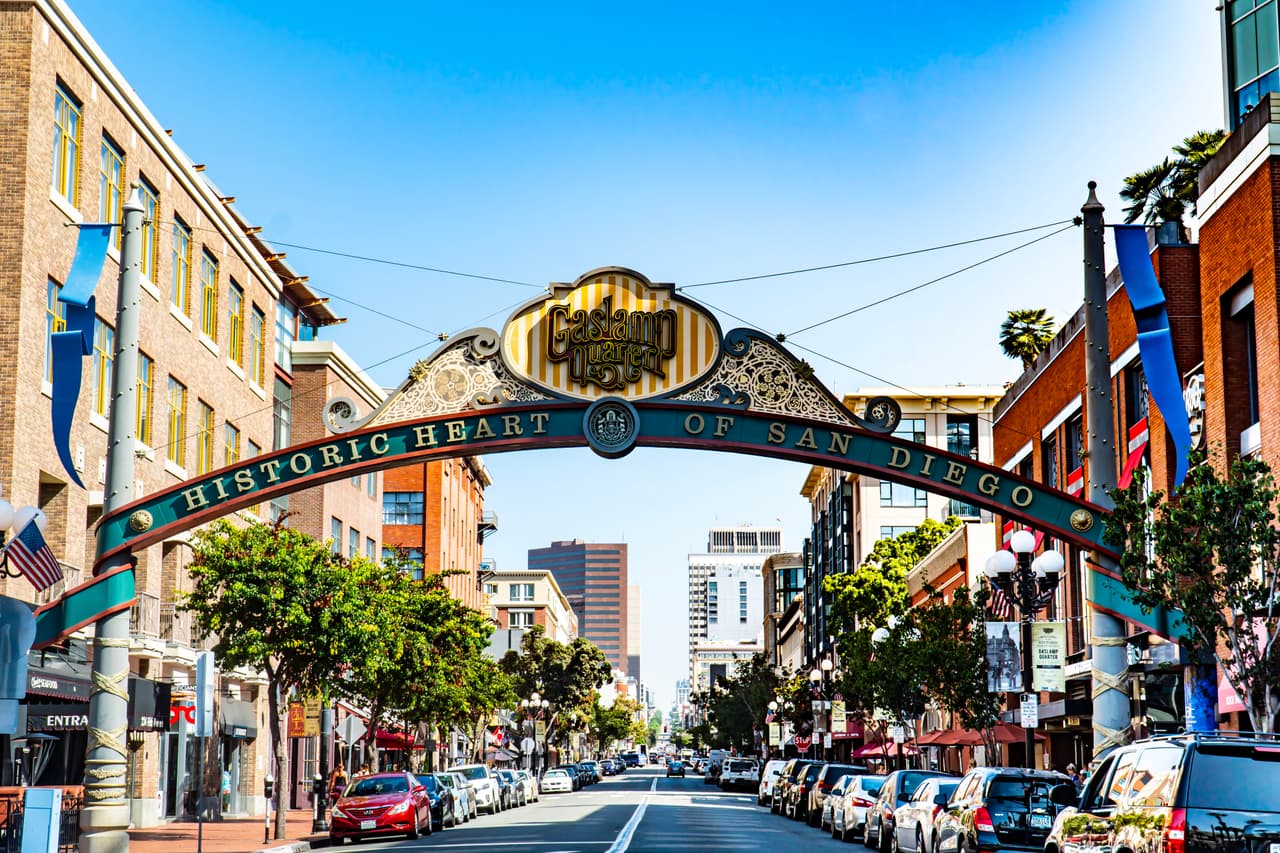 <b>Puesto 2: San Diego, California. (6.58 puntos).</b> Obtuvo la máxima puntuación en la limpieza de restaurantes y la cantidad de autos eléctricos y en la recolección de basura alcanzó 8.82 puntos). Sus peores desempeños: la demanda de desinfectante para manos (2.11 puntos) y el reciclaje (3.32 puntos).