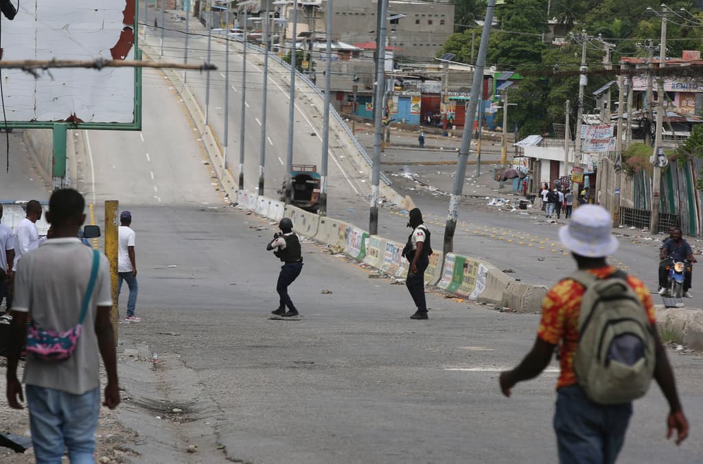 Las calles de Puerto Príncipe están tomadas por la violencia (AP Photo/Odelyn Joseph)