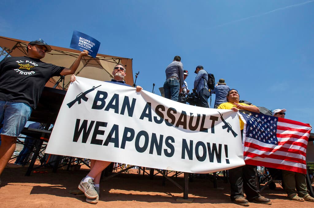 El tiroteo en la primaria de Texas ha vuelto a retomar el debate sobre el control de armas y muchas voces se han alzado pidiendo al Senado que acabe de aprobar una ley federal sobre el tema, para evitar más tragedias como esta, empezando por el propio presidente Biden.