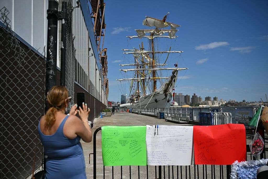 La cronología detallada del incidente revela que a las 20:20 horas del 18 de mayo 
<b>el barco inició el retroceso con ayuda de un remolcador</b>. Cuatro minutos después solicitaron asistencia adicional de remolcadores y en menos de un minuto se produjo el impacto.