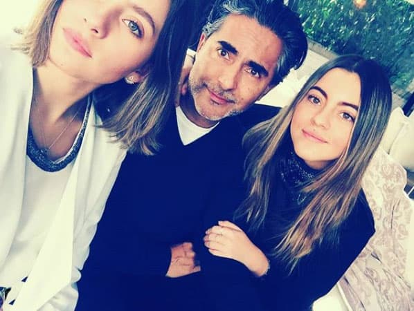 "'A su padre no lo pierden'", les dijo, "'aquí estoy, nada más 
<b><a href="https://www.univision.com/famosos/raul-araiza-aclara-que-maria-aguilar-todavia-no-es-su-novia-pero-estan-en-eso-y-pide-que-no-la-espanten-fotos" target="_blank">déjenme vivir</a></b>. La vida es corta y yo no me voy a quedar (en el matrimonio) porque así debía ser o porque así dice la sociedad'". 
<br>