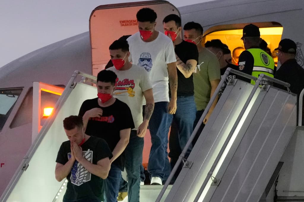 Gobierno de Trump | Últimas noticias: en vivo | Venezuela anuncia una investigación a Bukele por los supuestos abusos sufridos por migrantes  deportados por EEUU