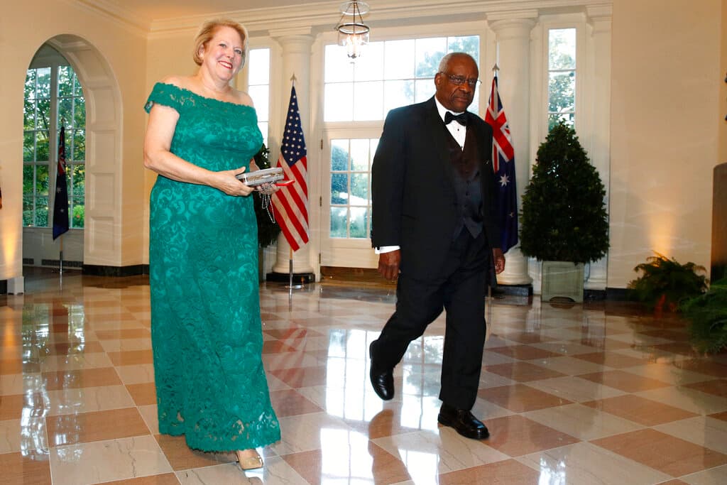 Los mensajes que revelan el papel de la esposa del juez Clarence Thomas en los esfuerzos para revertir los resultados de las elecciones de 2020