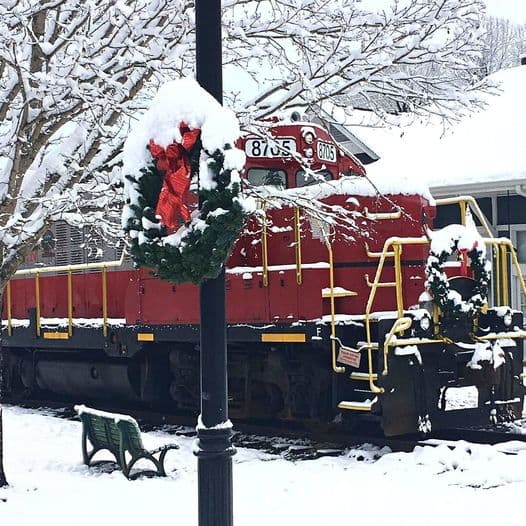 Si bien la mayoría de las familias compiten para obtener un boleto para el famoso Holiday Express, también hay otras formas en que puede disfrutar de los trenes BRSR.