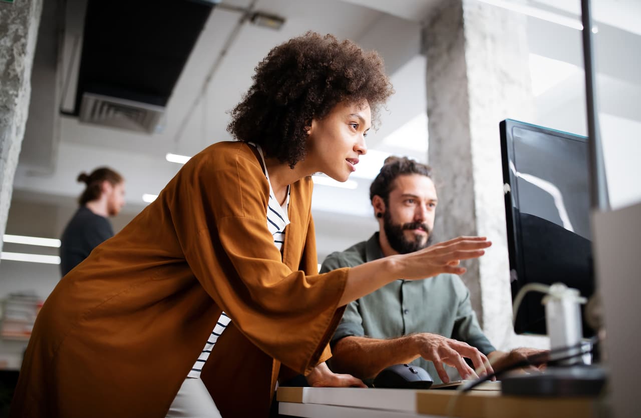 <b>Campo de trabajo: Actuarial y estadístico</b>
<br>
<br>Los actuarios son expertos en conocimientos estadísticos, jurídicos y financieros concernientes a los seguros y estos empleos crecerán 20% para el final de la década. La mayoría trabaja para compañías de seguros, decidiendo si asegurar o no a un cliente potencial, y su capacidad evaluar el riesgo es una habilidad muy solicitada.
<br>
<br>Los actuarios a menudo tienen un título en ciencias actuariales y han aprobado una serie de licencias. El ingreso promedio en este campo supera los 100,000 dólares al año.
<br>