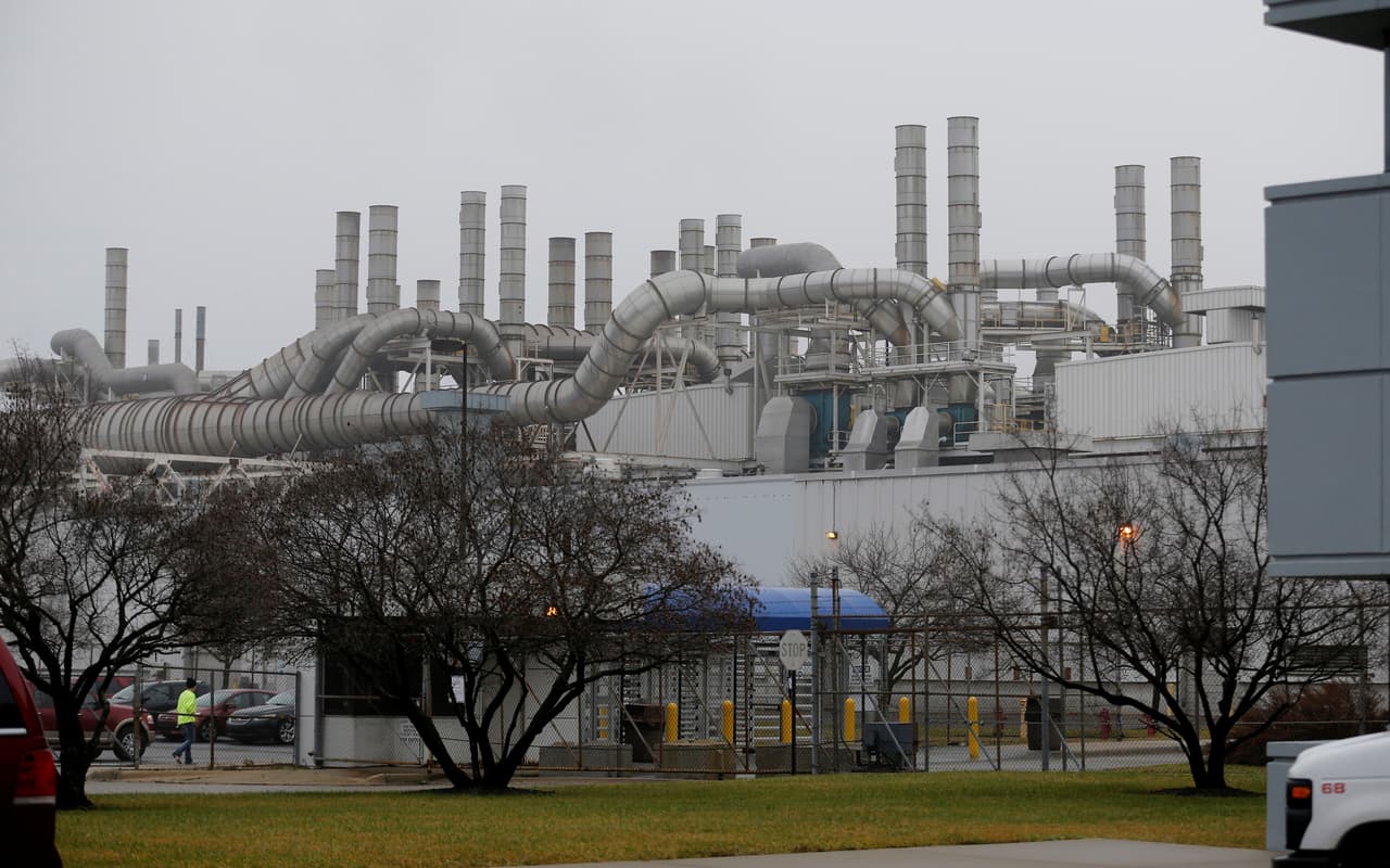 El nuevo plan de Ford crearía 700 empleos en su fábrica en Flat Rock, Michigan, donde producirá autos eléctricos. (Foto de Rebecca Cook/Reuters)
<br>
<br>