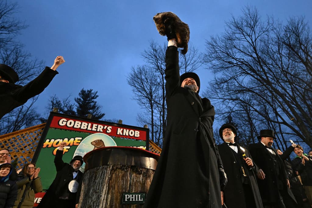 “Phil” hizo su predicción para el Día de la Marmota de 2024. La marmota más famosa del mundo no vio su sombra el viernes por la mañana, por lo que la primavera llegará antes.