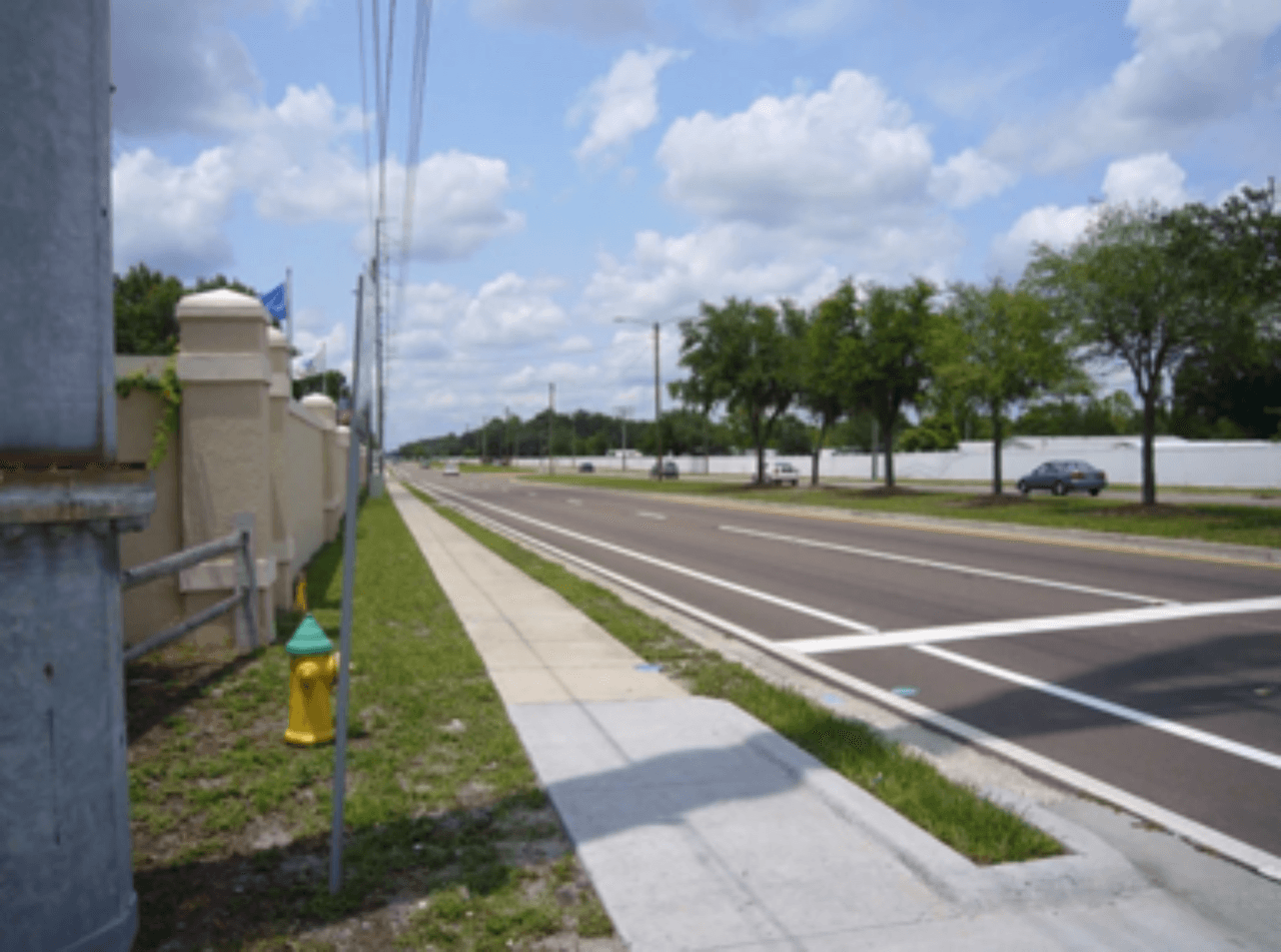 <h3 class="cms-H3-H3">23. Town ‘n’ Country, Florida</h3>
<br>
<br>👉 
<b>Población de origen extranjero (2020): </b>32.1% (+3.8% desde 2016).
<br>
<br>👉 
<b>Mayor grupo de inmigrantes: </b>cubanos.
<br>
<br>👉 
<b>Otros grupos de inmigrantes: </b>colombianos, venezolanos, dominicanos. 
<br>
<br>👉 
<b>Población total: </b>89,791 habitantes.
<br>