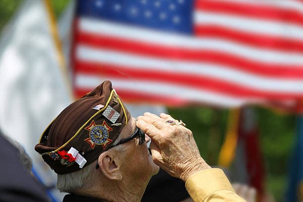 <b>VASH (Viviendas asequibles para veteranos )</b>
<br>
<br>Este programa otorga un cierto número de vales de Sección 8 a los veteranos de las fuerzas armadas de EE.UU. sin hogar y en condición precaria.
<br>
<br>
<a href="https://www.hud.gov/offices/pih/programs/hcv/vash/"><u>Aprende más aquí.</u></a>