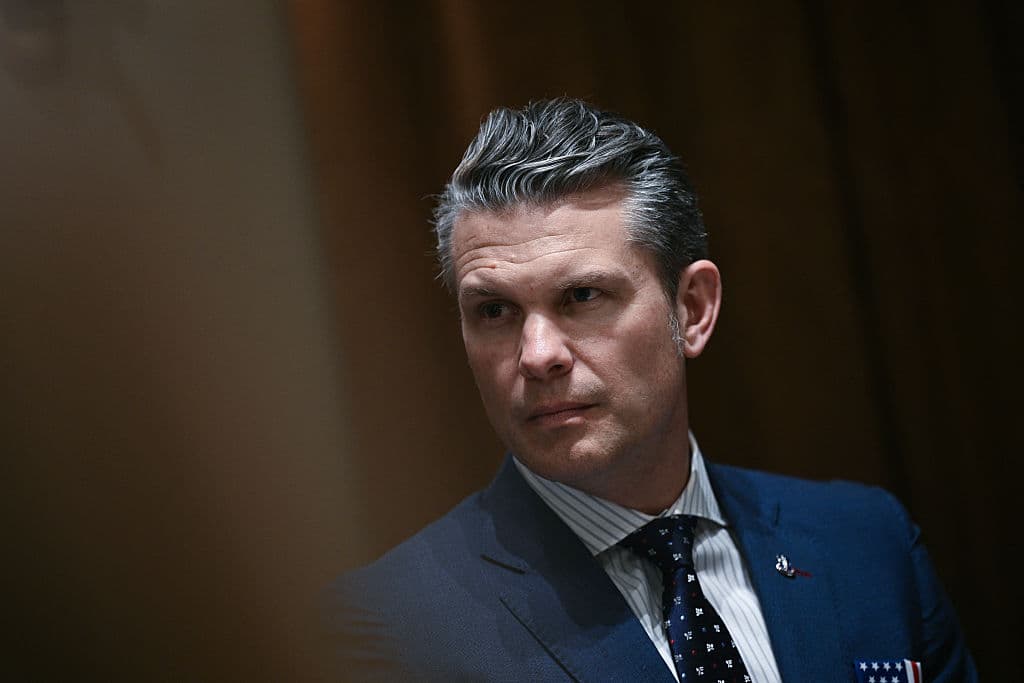 El Pentágono se encuentra en un "caos total" bajo el liderazgo de Hegseth, según su exportavoz: ¿será suficiente el apoyo de Trump?