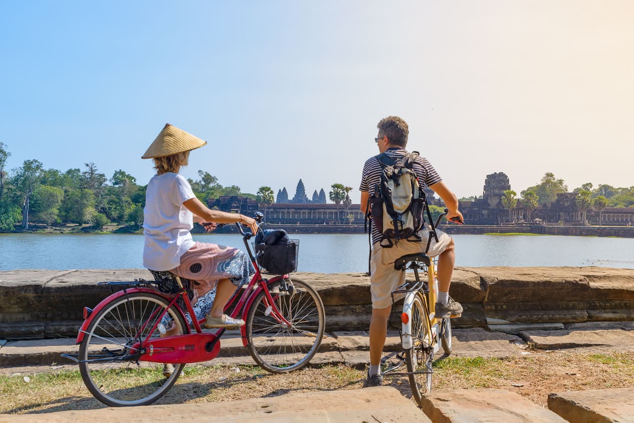 <b>Puesto 14. Camboya</b>
<br>
<br>Promedio: 72.3 puntos
<br>
<br>La categoría ‘entretenimiento’ fue una de las más altas en la evaluación de este país para el retiro: sumó 82 puntos.
<br>
<br>Esta variable evalúa las opciones para salir de casa a divertirse en cada lugar. Toma en cuenta la facilidad de adaptación a cada cultura local, museos, cines y eventos.
<br>