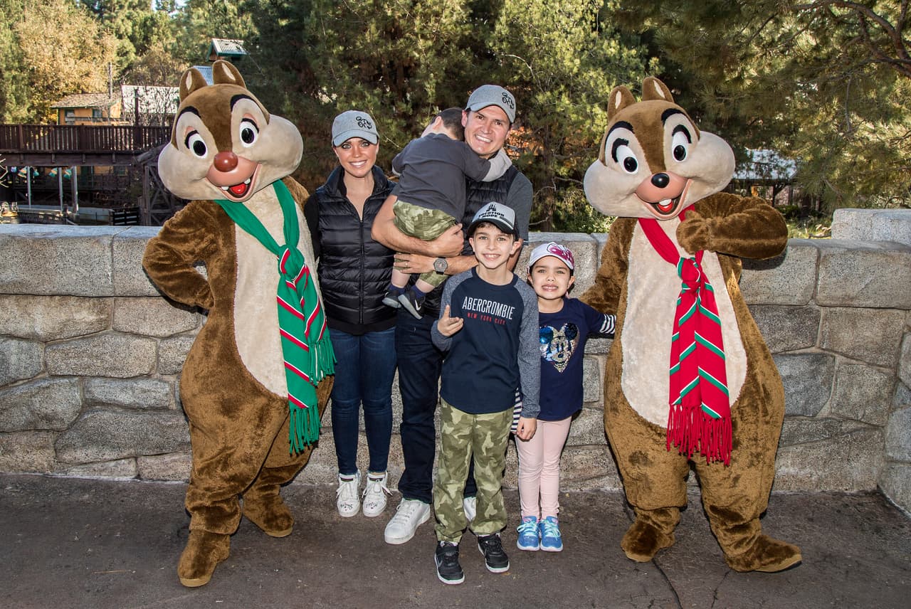 Joel viajó junto a su esposa Gabriela y sus tres hijos: Joel Jr., Paola María y el pequeño Camilo.