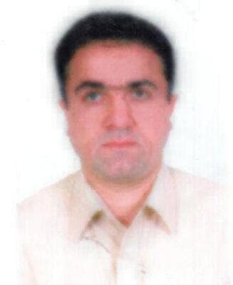 <h3 class="cms-H3-H3">Hossein Ahmad Larijani </h3>
<br>
<h3 class="cms-H3-H3">($3 millones)</h3>
<br>
<br>El fugitivo es acusado de haber participado en la adquisición ilegal de tecnología que se originó en los Estados Unidos,
<b> para utilizarla en artefactos explosivos improvisados que tenían como objetivo dañar a las fuerzas estadounidenses</b> y de la coalición en Irak de 2008 a 2010. 
<br>
<br>Larijani habría ejecutado el plan con una compañía iraní, tres compañías en Singapur y otros cuatro co-conspiradores del mismo país;
<b> tres de ellos ya han sido arrestados y extraditados a los Estados Unidos</b>, donde se declararon culpables, cumplieron condena en una prisión federal y fueron deportados de regreso a Singapur.