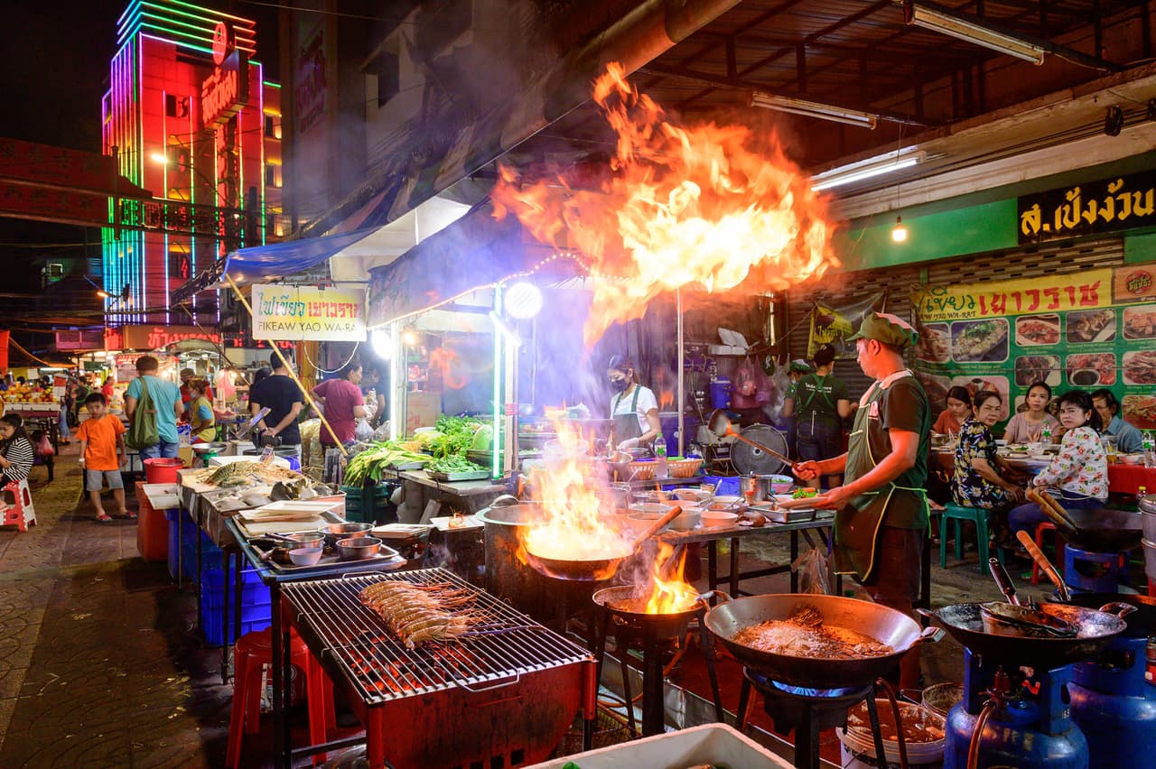 <b>Puesto 11. Tailandia</b>
<br>
<br>Promedio: 72.9 puntos
<br>
<br>Las peores evaluaciones las obtuvo en ‘beneficios’ y ‘oportunidad de negocios’ (56 puntos). La mejor fue el costo de la vida’ (90 puntos).
<br>