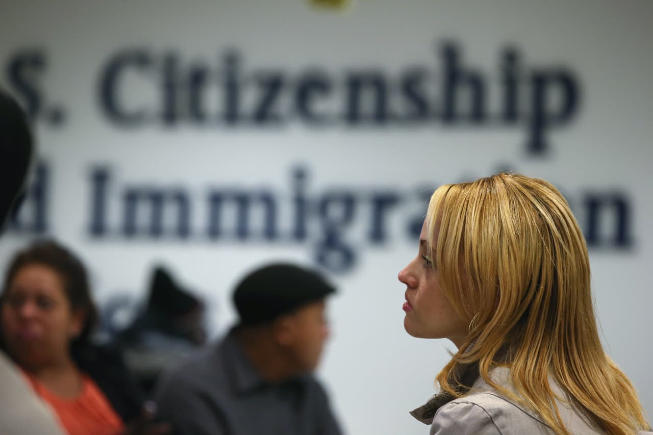 Se disparan algunas tarifas de trámites migratorios: la más afectada es la visa para trabajadores profesionales extranjeros