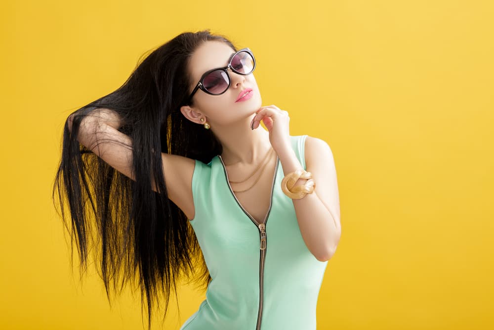<b>Tauro. </b>
<br>
<b>Tu color es el verde. </b>La atracción que proyecta el color de la naturaleza invita a la intimidad al desnudo, a la belleza física sin inhibiciones ni complejos, de una manera espontánea, fresca, sencilla. Un tono verdoso evoca sentimientos íntimos.