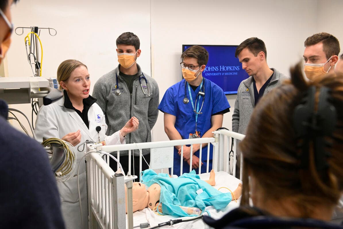 La universidad de elite donde estudiar medicina será gratis gracias a una donación multimillonaria