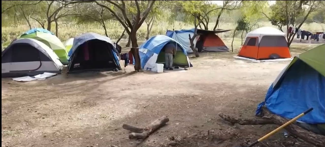 A pesar de los complicados tiempos recientes en materia de 
<a href="https://www.univision.com/temas/indocumentados">migración</a>, Michael está convencido de que su lucha 
<b>ha valido mucho la pena y no deja de sentir alegría al ver todos los donativos que le da su comunidad. </b>
<br>