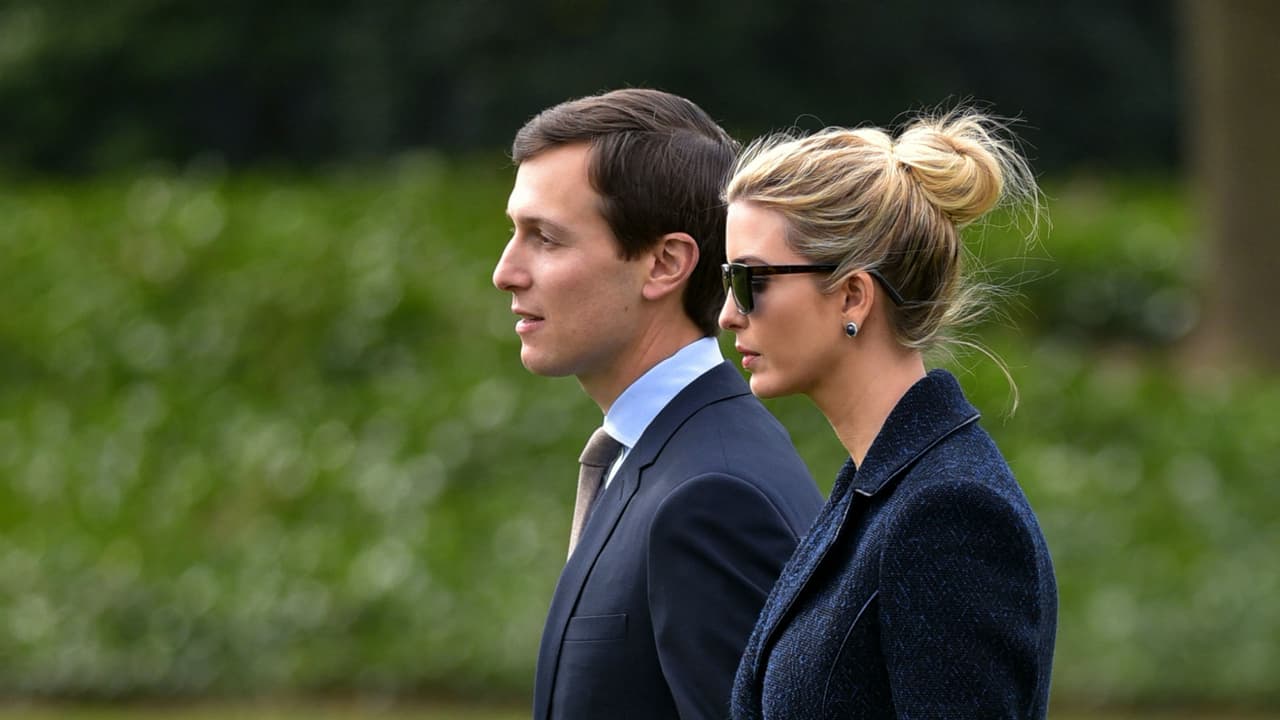 Y el 
<b>magnate bancario colombiano Jaime Gilinski Bacal</b>, incluido en la lista de los grandes multimillonarios de Forbes para 2020, también podría coincidir con ellos algunas veces en la isla, aunque no siempre se encuentra aquí ya que tiene su residencia principal en Londres. 
<br>
