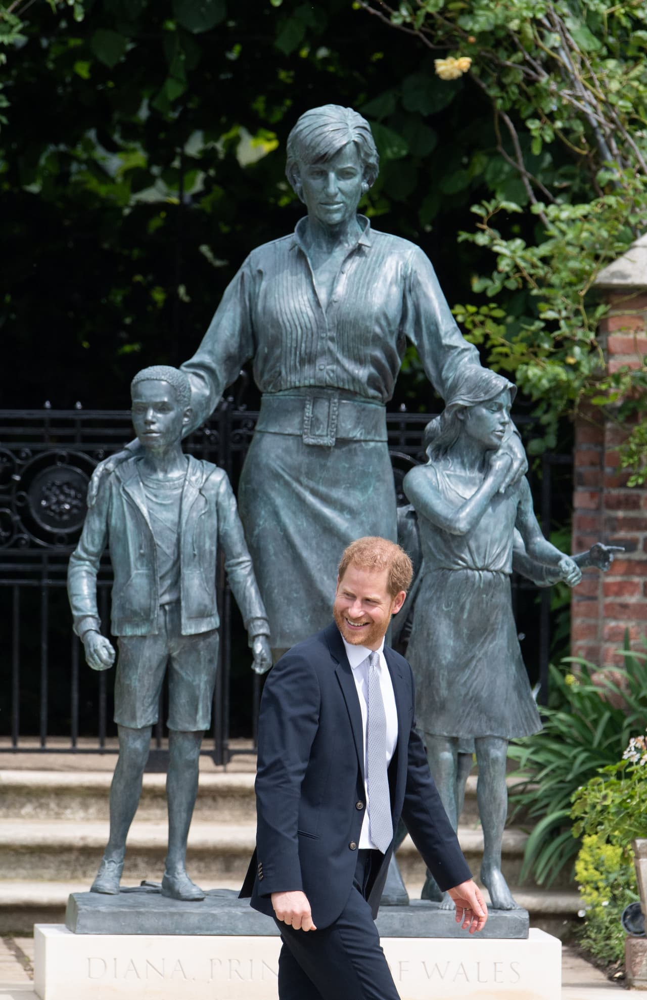 Es la primera visita del príncipe Harry al Reino Unido luego de que el pasado 4 de junio 
<b><a href="https://www.univision.com/famosos/nace-hija-meghan-markle-principe-harry-lilibet" target="_blank">se convirtió en padre por segunda ocasión</a></b>. Tanto su segunda hija, Lilibet Diana, como Meghan Markle y su primogénito Archie se quedaron en California. 
<br>