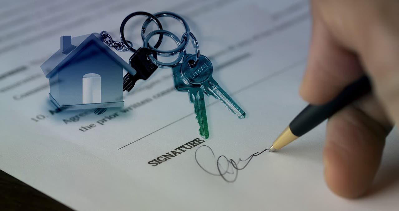 En contraste con las cifras de las ultimas semanas de marzo de 2021, según el análisis de Redfin, durante el 2020, la casa promedio en la capital texana se vendió un 0.9% por debajo del precio en que se listaba