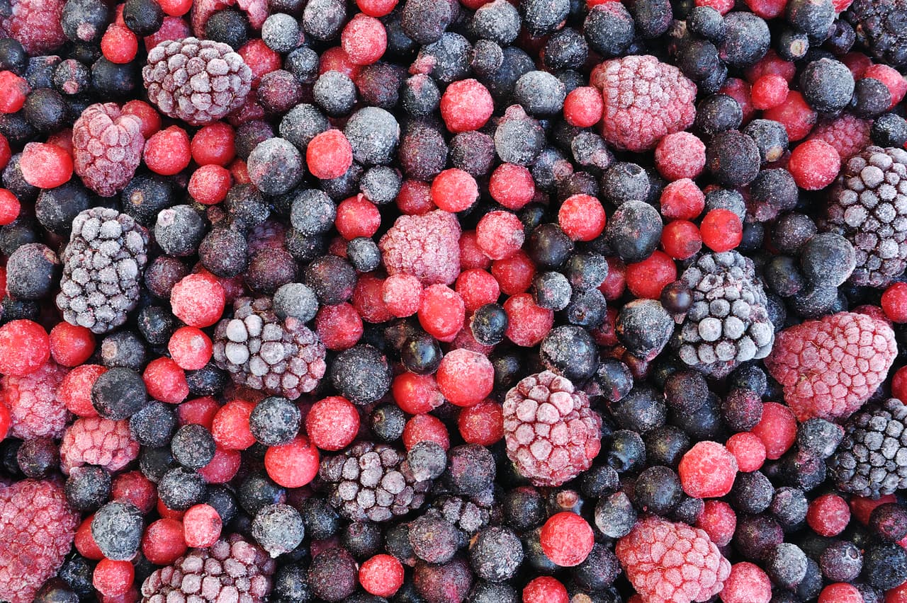 <b>Puesto 14. Frutas y vegetales congelados, con una subida del 5.5%</b> entre febrero y junio de 2020. 
<br>
<br>Otro producto que puede mantenerse en buen estado por mucho tiempo dentro del congelador. A diferencia de otros comestibles de esta lista, el precio de estos productos no ha subido tanto como el precio general de todos los alimentos durante la última década. 
<br>