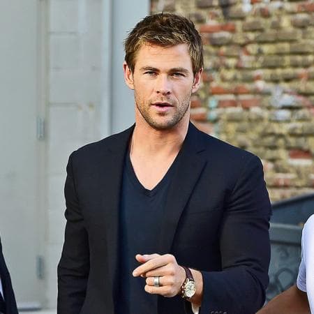 A pesar de que Chris Hemsworth es australiano y habla inglés, el actor tuvo que aprender a hablar en español debido a su esposa, Elsa Pataky, quien es española.