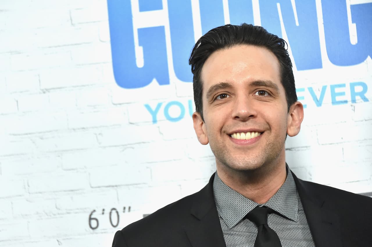 <b>Nick Cordero, 41 años.</b> Este actor canadiense fue nominado al premio Tony y se especializó en interpretar a tipos duros en Broadway. 
<a href="https://www.univision.com/famosos/muere-el-actor-nick-cordero-tras-luchar-durante-95-dias-con-las-complicaciones-del-coronavirus-fotos"><u>Falleció de covid-19 el 5 de julio</u></a>.