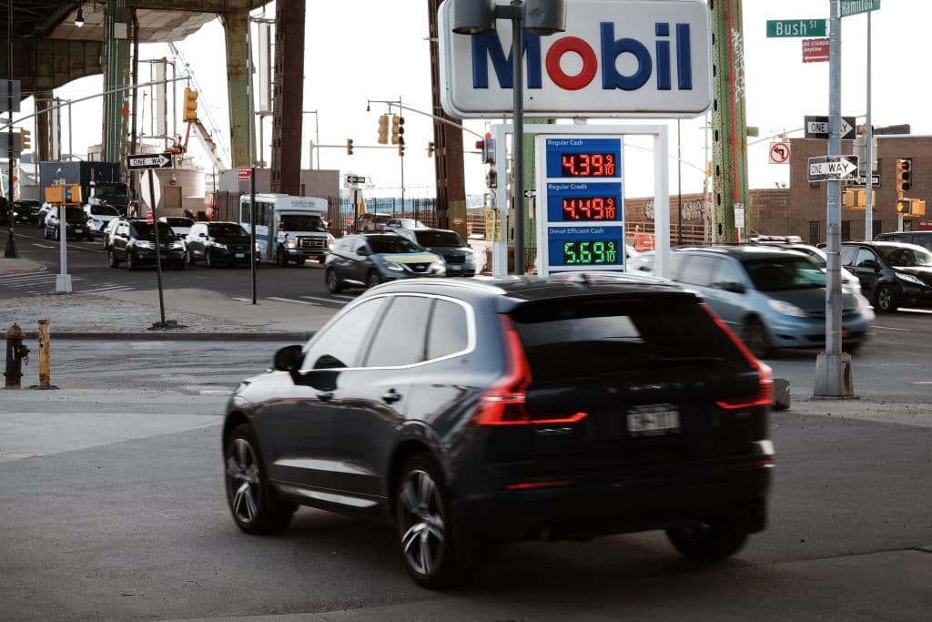 Precisamente, hasta el martes, ese era el precio más común por un galón de gasolina regular en las estaciones de EE.UU., según el Servicio de Información de Precios del Petróleo, que rastrea los precios de AAA.