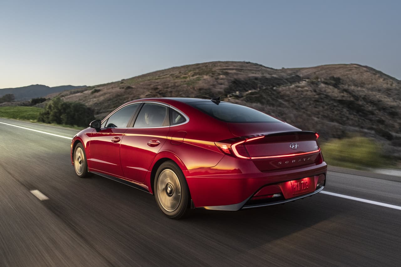 La transmisión automática de seis velocidades tiene lo que Hyundai llama ‘Active Shift Control’ para controlar el motor eléctrico, alineándolo con las velocidades de rotación del motor y la transmisión para reducir los tiempos de cambio de marcha en un 30%.