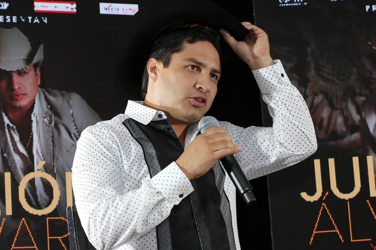 El estilo del cantante era fresco y diferente, por lo que rápidamente comenzó a ganar popularidad.