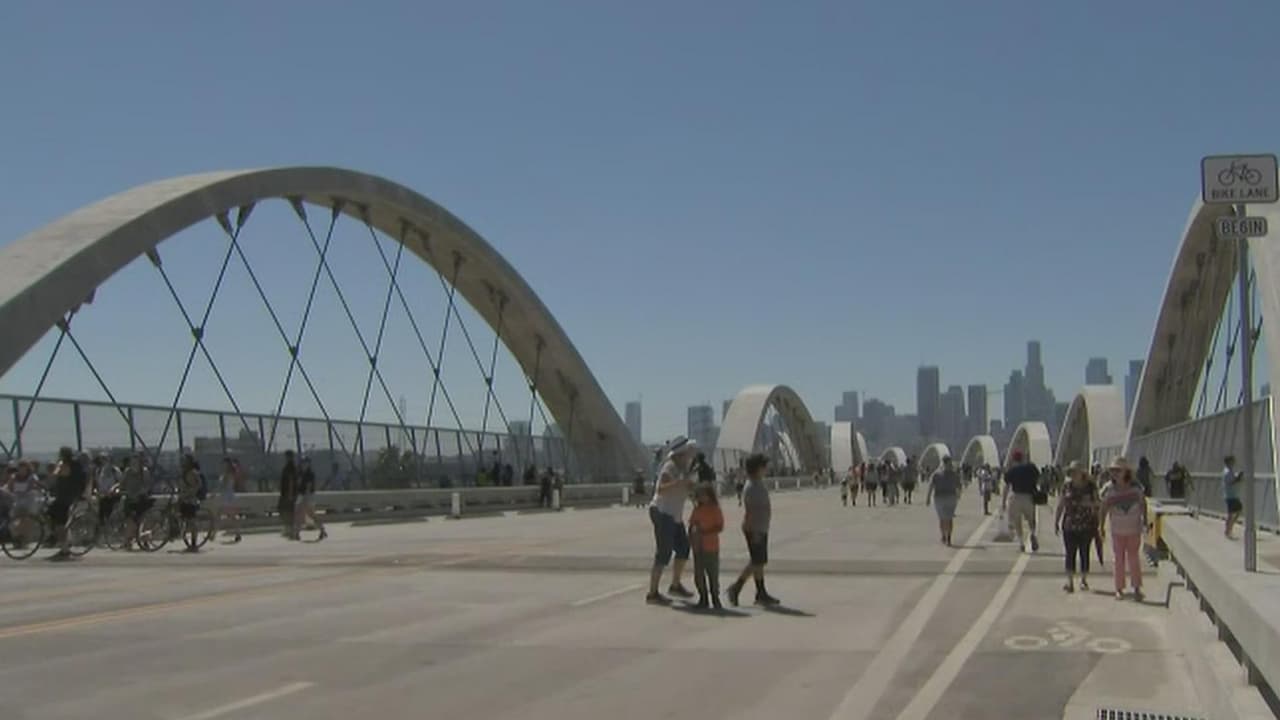 El puente tiene aceras y carriles de bicicleta en más de una milla y media de recorrido y se espera que el número de visitantes aumente en ambas zonas.