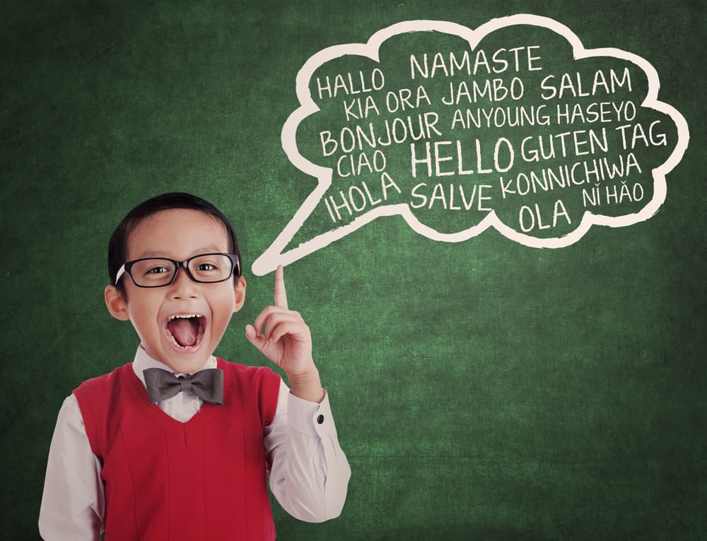 Una profecía positiva (finalmente) es que Nostradamus predijo que para este año habría una máquina o aparato que permitiría que todas las personas en el mundo pudieran entenderse, no importa el idioma que hablasen.