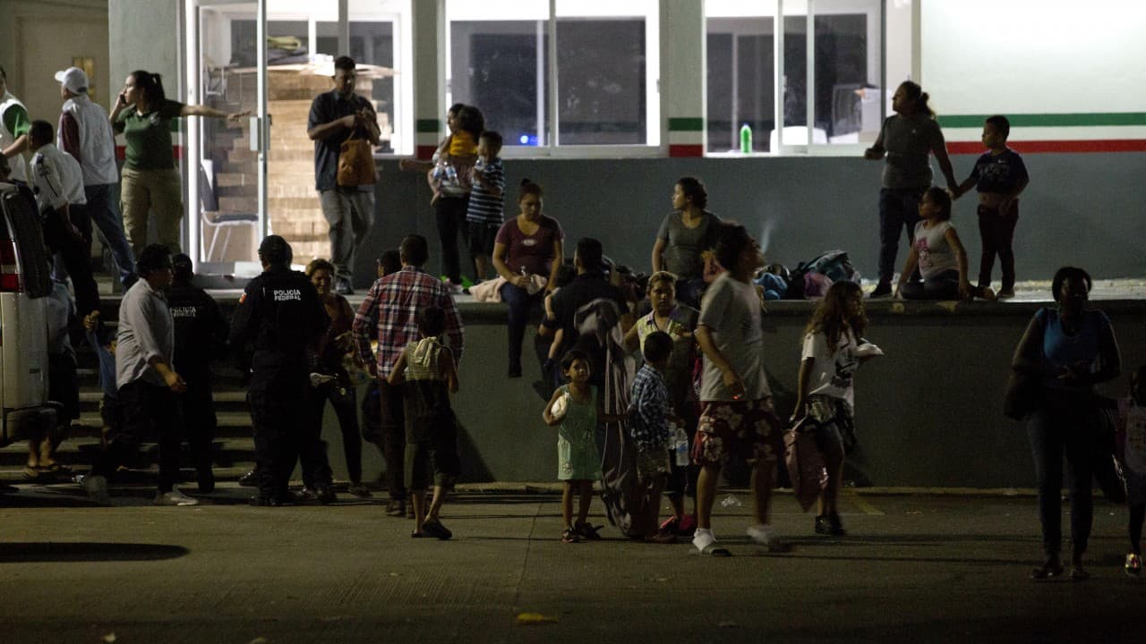Huida masiva: unas 1,300 personas, en su mayoría de nacionalidad cubana, abandonan un centro migratorio en México