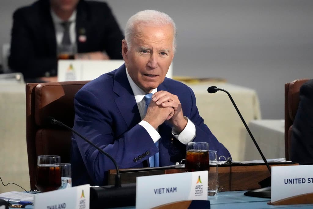 Biden firma la norma que evita el cierre del gobierno federal