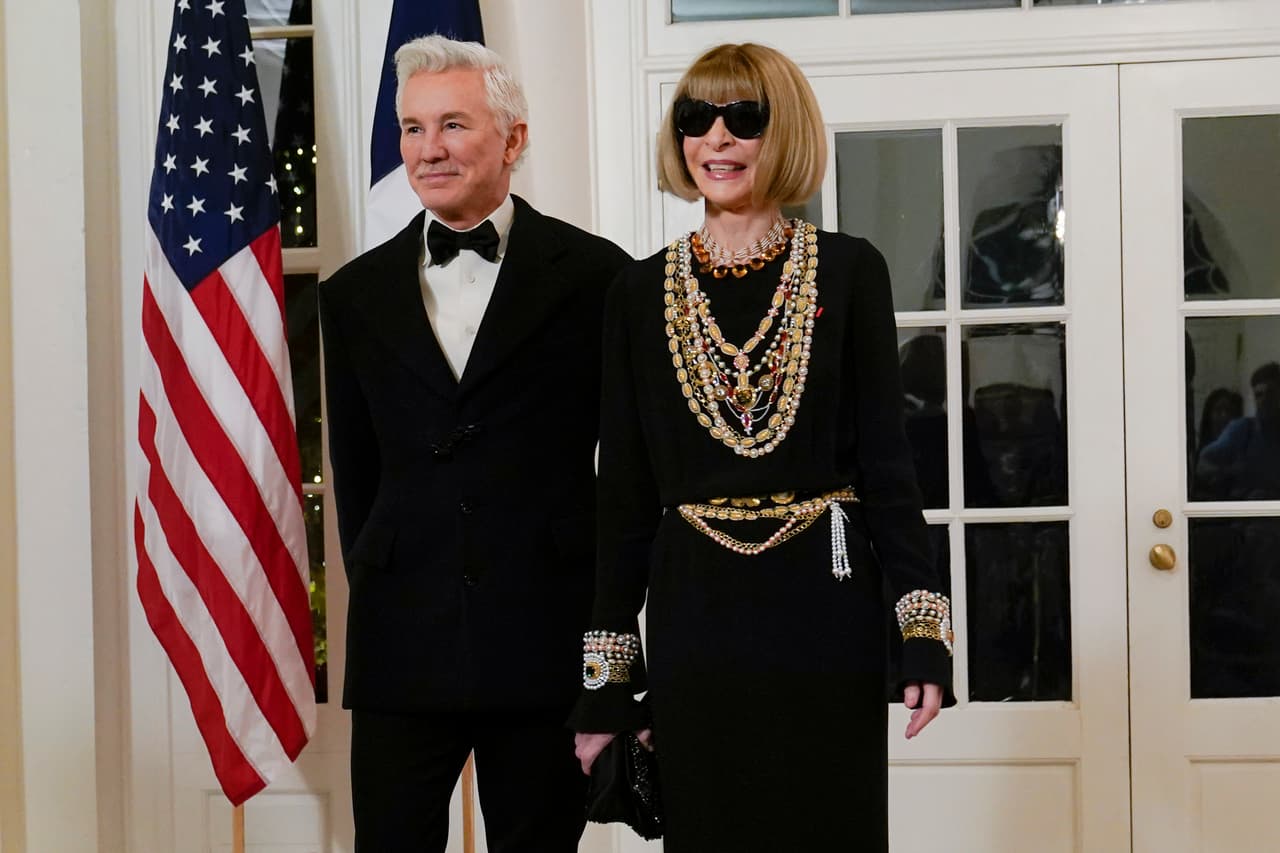Anna Wintour, editora en jefe de Vogue, y el director Baz Luhrmann, conocido por películas como "Moulin Rouge" y "The Great Gatsby".