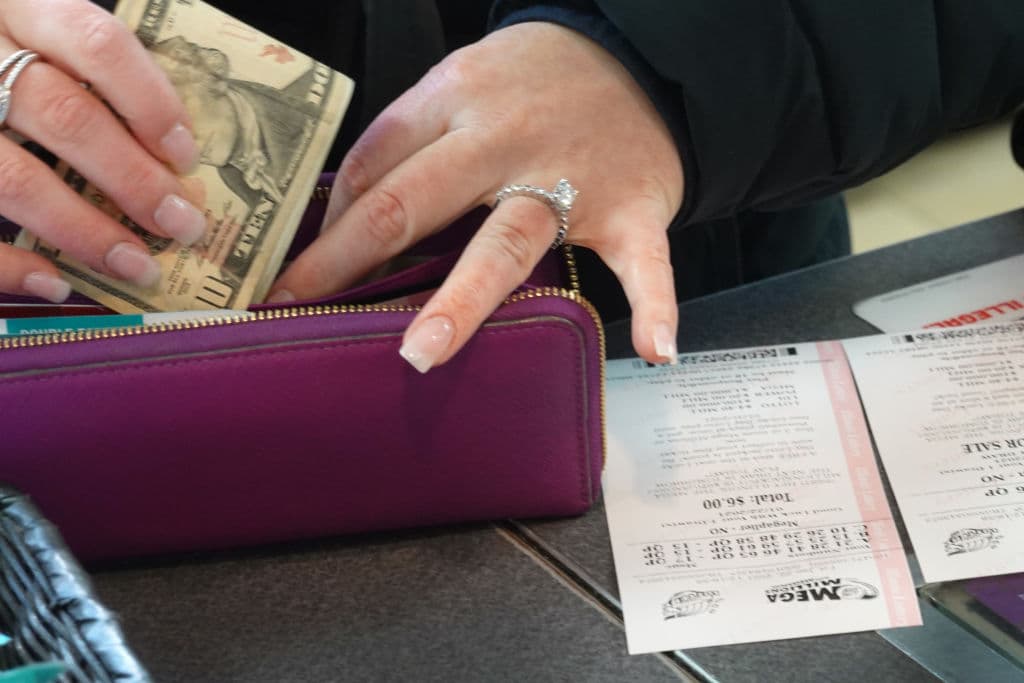 Buscan a ganador de $421 millones de la lotería Mega Millions: boleto vendido en California