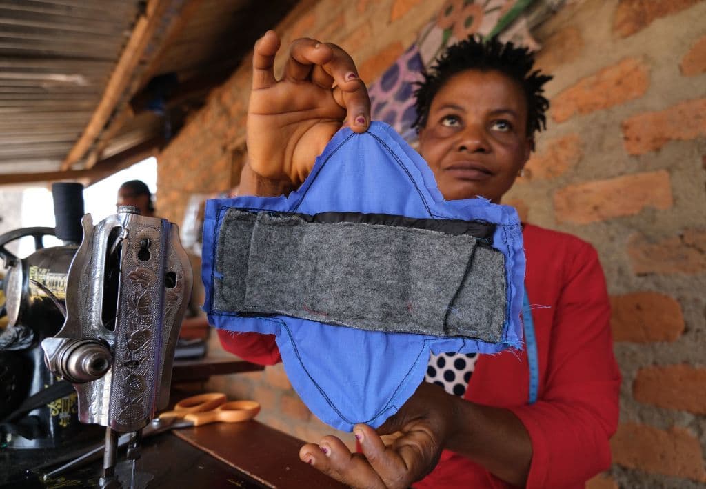 El mismo tipo de talleres se hacen en países africanos como 
<b>Nigeria</b>, a partir de tejidos locales.