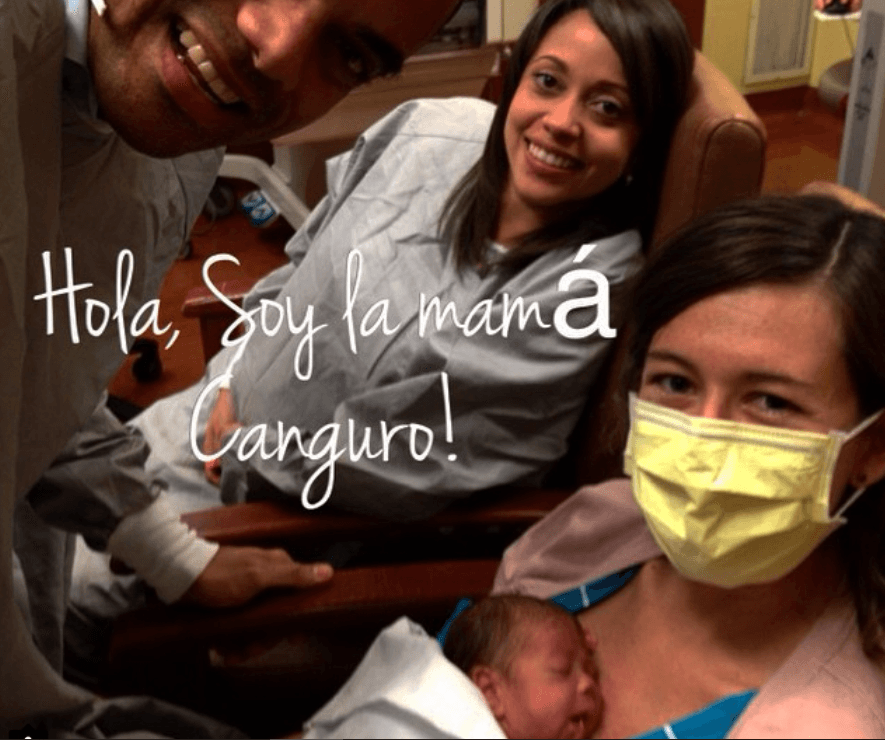 Quizá uno de los momentos más difíciles que vive una mamá en su proceso de parto prematuro, es entender que su bebé debe quedarse en el hospital porque ocurre una desconexión abrupta. Una buena manera de 
<b>retomar ese vínculo es mediante el contacto piel con piel.</b> Mi esposo y yo lo disfrutamos mucho y cada vez que podíamos le pedíamos a las enfermeras que nos dejaran tener a Mia en nuestro regazo. Esta técnica 
<b>regula la frecuencia cardíaca y respiratoria, beneficia el proceso de adaptación a estímulos y sincroniza la temperatura corporal</b>.