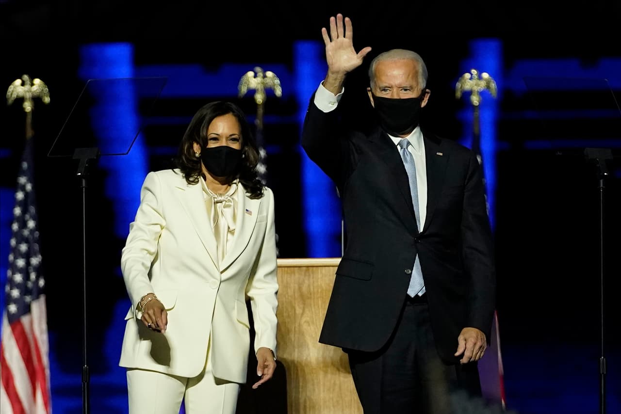 “Es tiempo para sanar”, Joe Biden se dirigió a este sábado, Estados Unidos, asumiendo su triunfo, tras cinco días de conteos de boletas que mantuvieron en vilo a la nación y al mundo. El presidente #46 dio su primer discurso con un mensaje inclusivo, sanador, y poderoso para todos los americanos, sin importar por quien votaron.