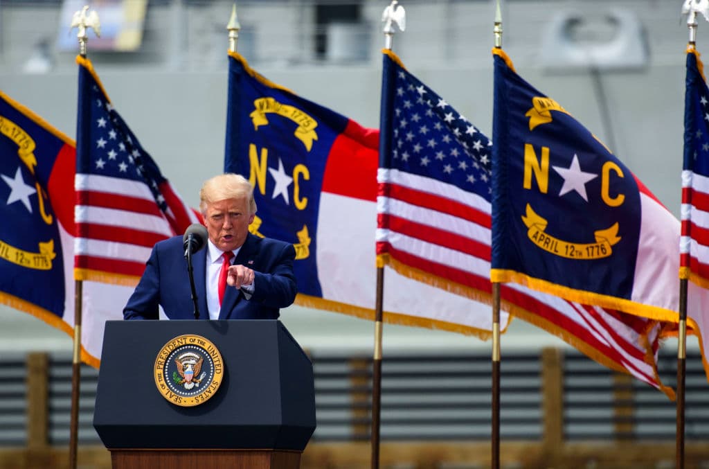Trump alienta a sus electores en Carolina del Norte a tratar de votar dos veces: por correo y en persona (es ilegal)