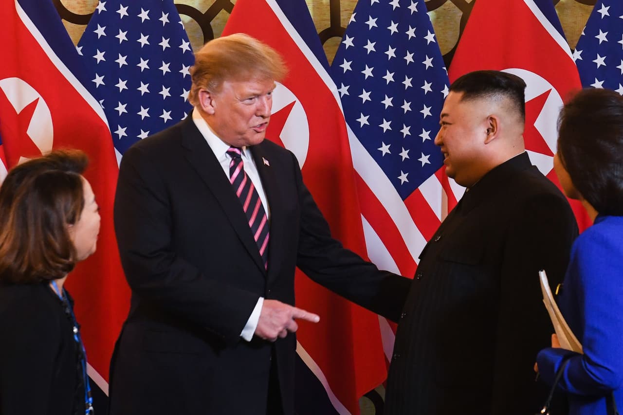 En Singapur, ambos se comprometieron a trabajar por la desnuclearización y la paz permanente en la península de Corea. Corea del Norte y Corea del Sur técnicamente han estado en guerra desde un conflicto de 1950 a 1953, que terminó con una tregua y no con un tratado.