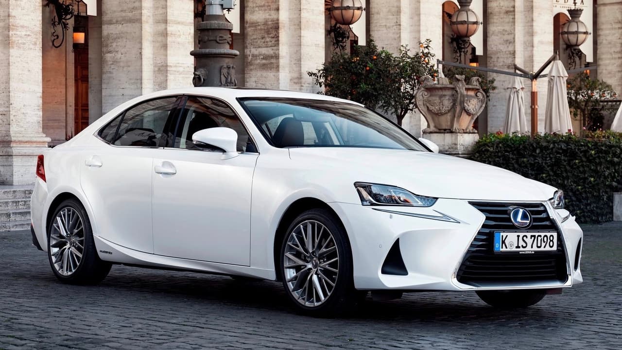 <h3 class="cms-h3-H3">Iluminación nocturna 'aceptable' en todas sus versiones: Lexus IS</h3>