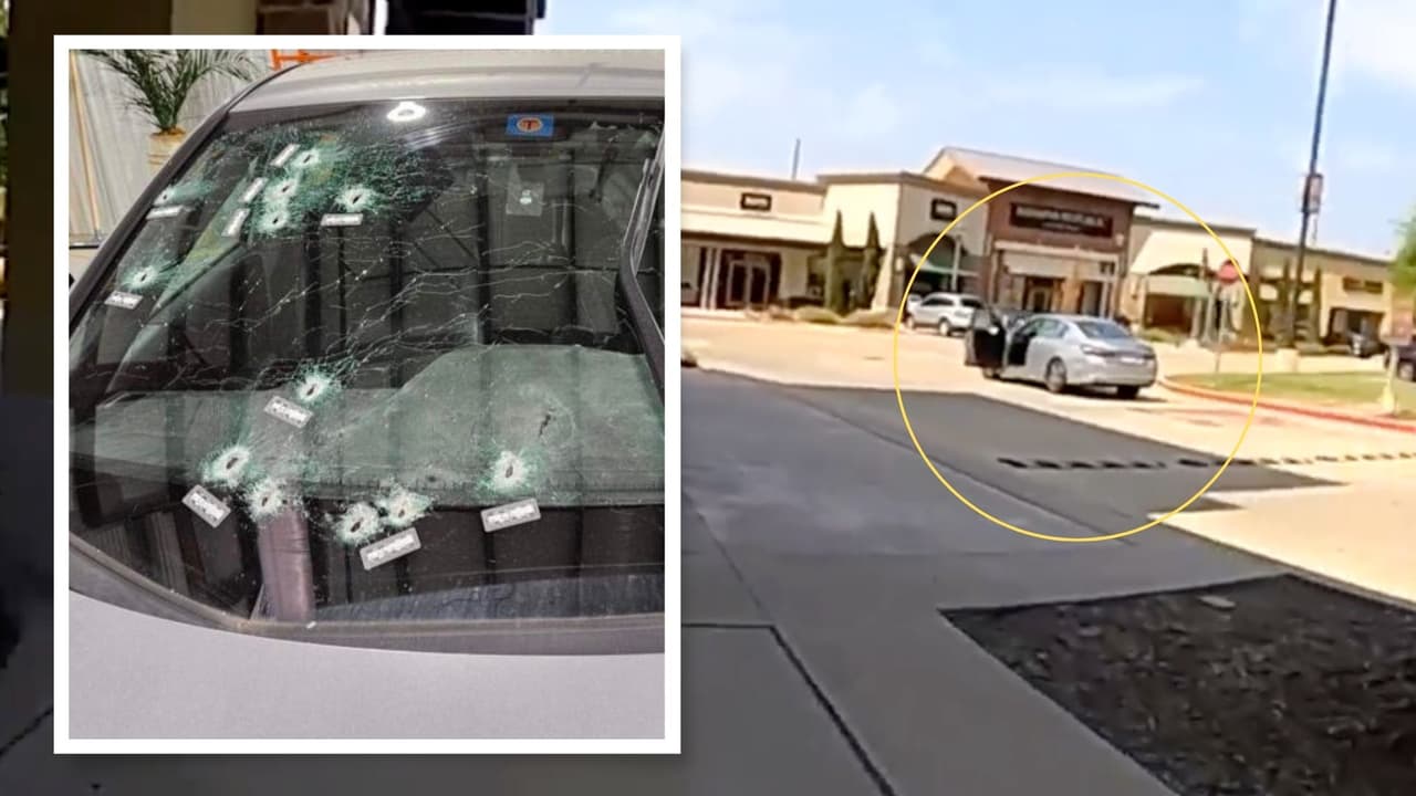 El oficial pasa muy cerca de otro auto de color gris con la puerta del conductor abierta. 
<b>Se trata del carro de I<a href="https://www.univision.com/local/dallas-kuvn/hospital-irvin-walker-sobreviviente-ataque-armado-allen-texas" target="_blank">rvin Walker, uno de los sobrevivientes del ataque</a></b>. Irvin recibió varios disparos en su cuello, pecho, cabeza y brazo, 
<b>en el parabrisas del vehículo hay al menos 15 impactos de bala</b>.